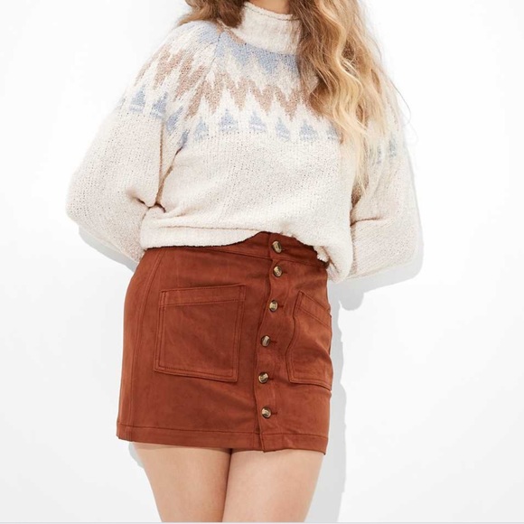 Skirt 🤍 - Picture 3 of 3